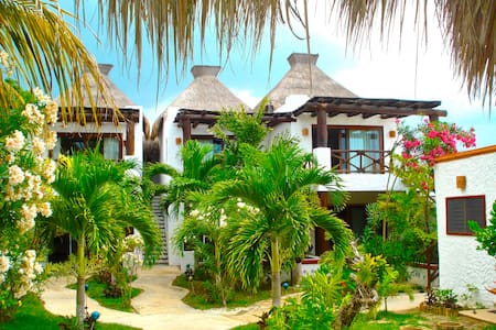 VILLA MOOPICH - OCEAN FRONT WITH 6 BEDROOMS