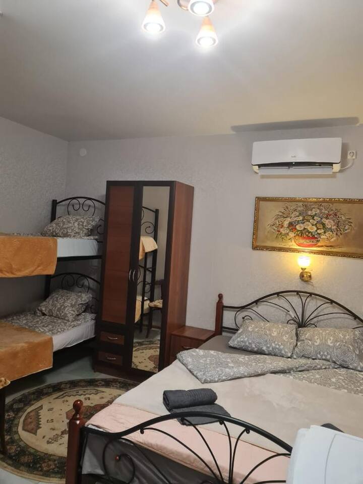 Гостиница на октябрьской тамань. Волонтеры. Болгария город копривщица. Этнографический комплекс атамань станица тамань. Семейная тамань.