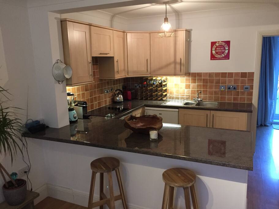 Kitchen and breakfast bar