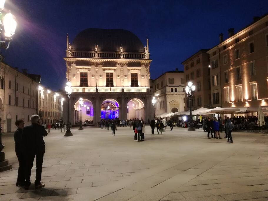Dintorni: Brescia e Piazza Loggia 25min