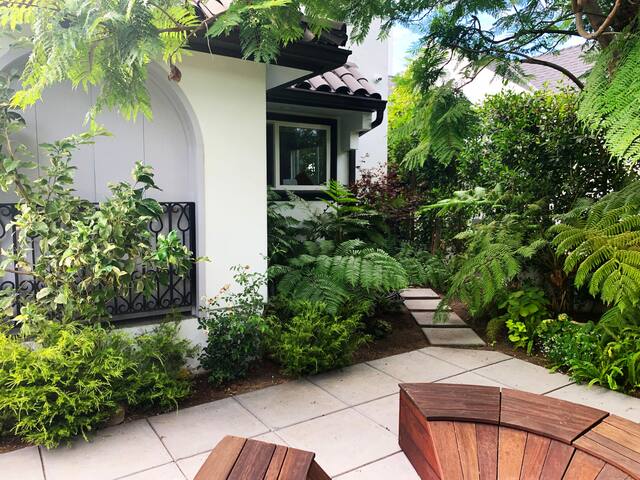 Private house & Gardens – blocks to Amazon + Apple gallery image 5