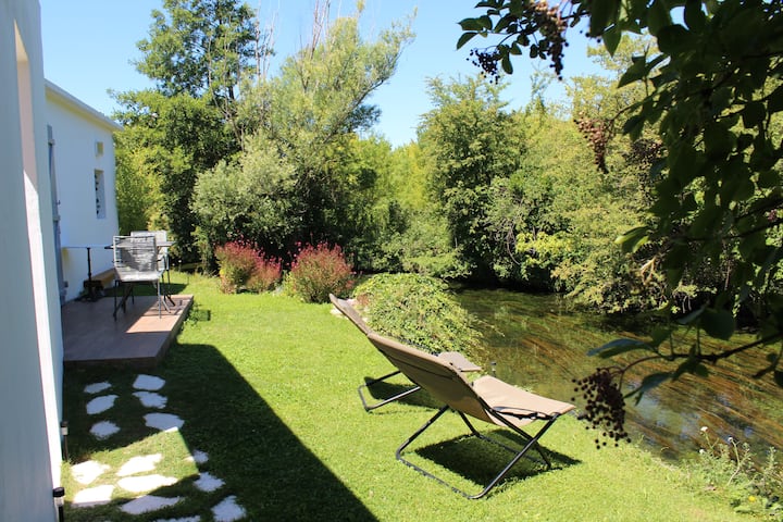 Independent accommodation 18 m2 by the river.