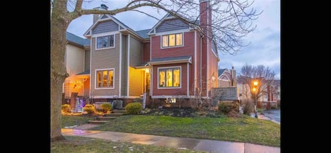 Top performing Airbnb: Beautiful 2 BR Town Home in Historic Corn Hill in Rochester