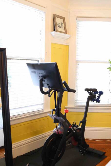 Bring your own Peloton-friendly clip-in shoes (look-delta compatible cleats) & enjoy a workout during your stay!