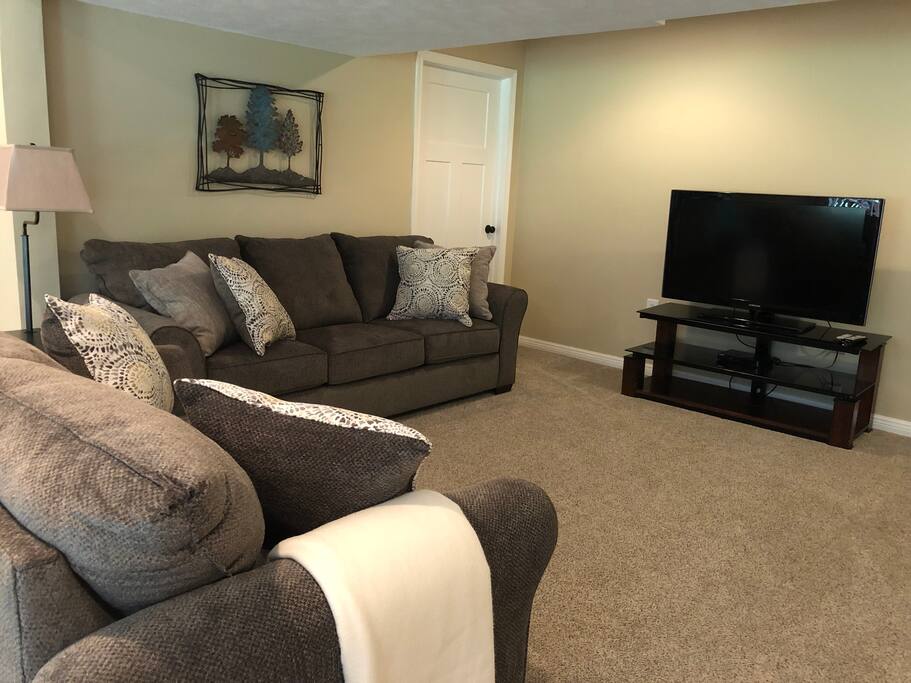Living area w/ LCD TV .
