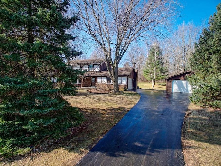 Driveway/Garages