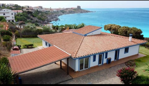 Waterfront Villa with direct access to the beach