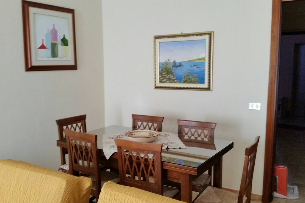 soggiorno zona pranzo