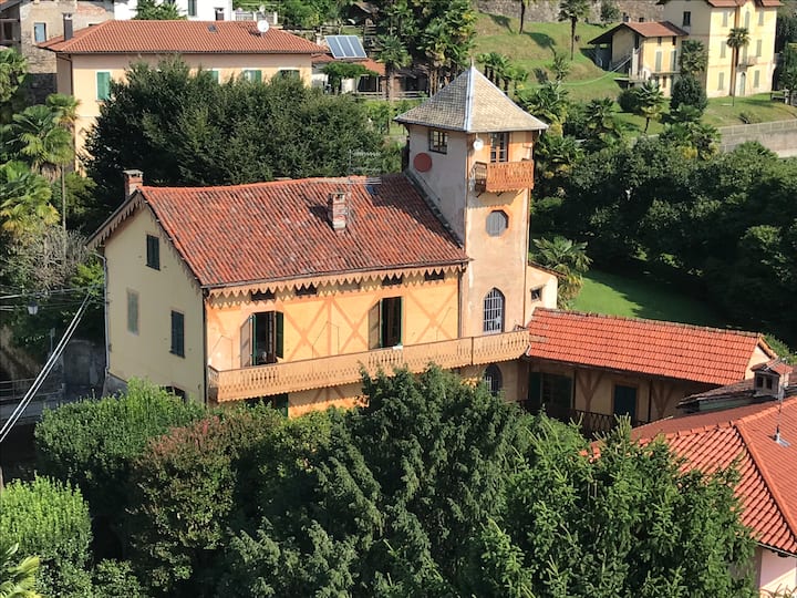 Charming garden Villa by Lake Maggiore