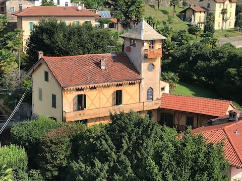 Charming garden Villa by Lake Maggiore