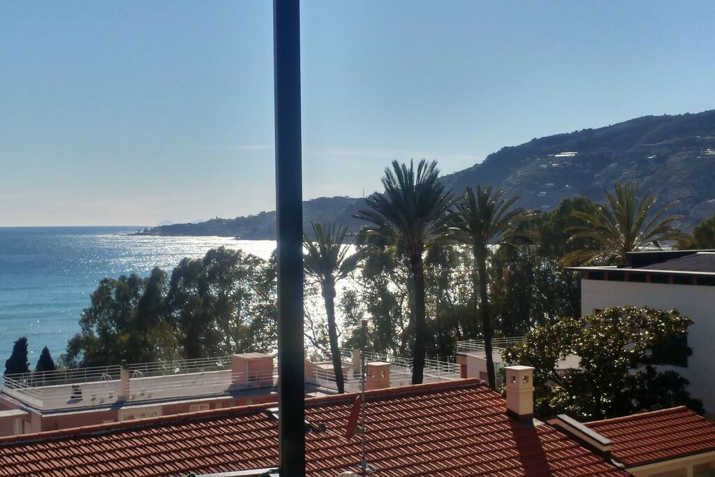 Beautiful Riviera private apartment in the nost elegant quarter in town with lovely views quiet street & neighbourhood