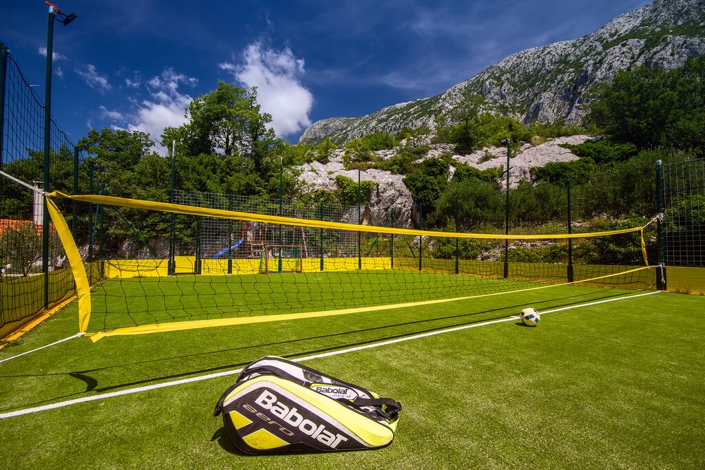 Football/tennis playground