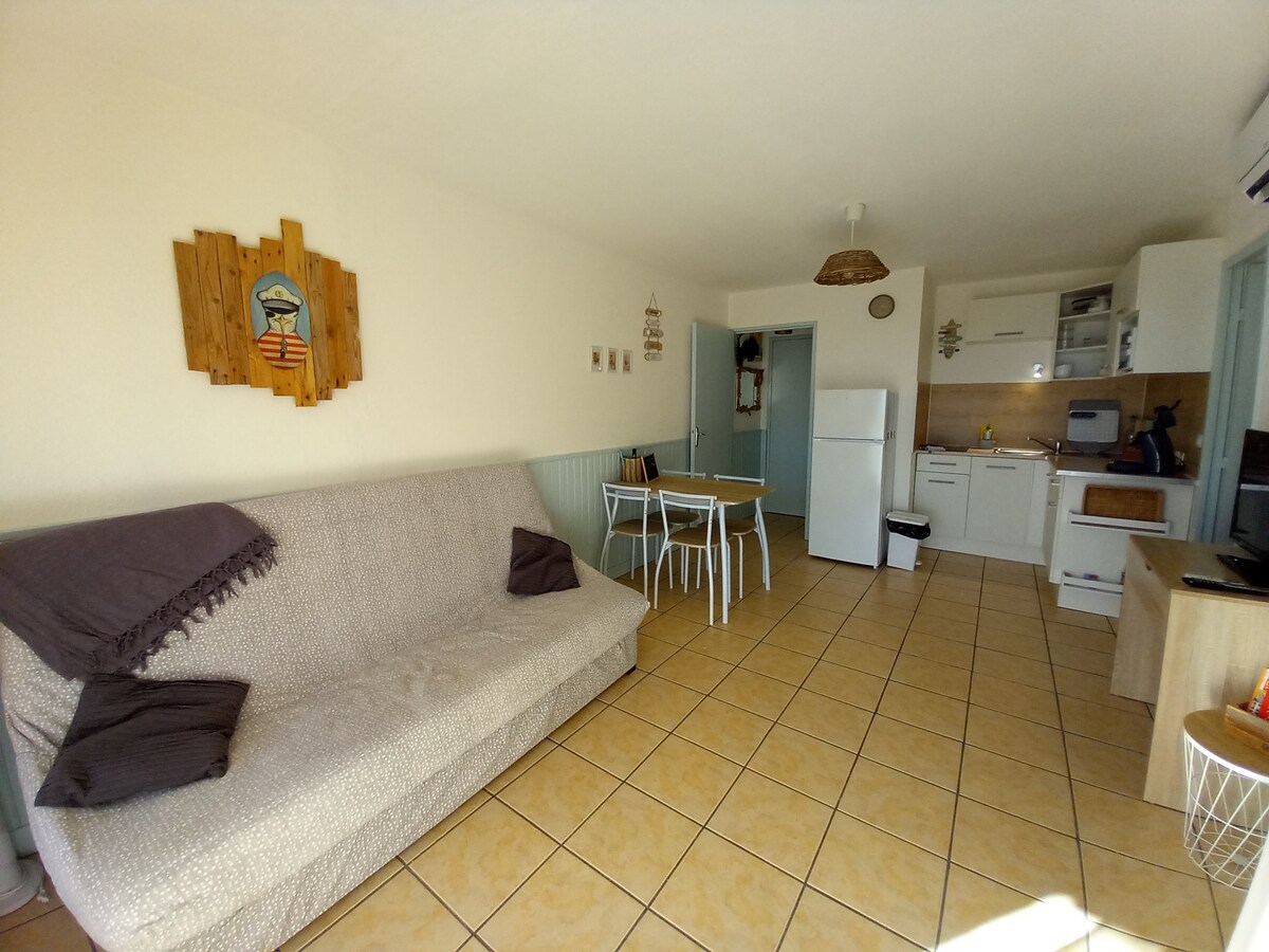 Propiedad de Airbnb exitosa: St Pierre la Mer, waterfront, 30 m from the beach en Fleury