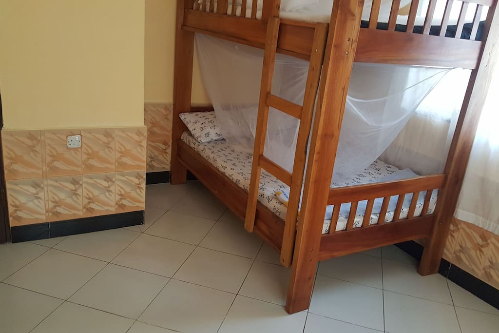 Comfortable bunk bed, suitable for 4pax.