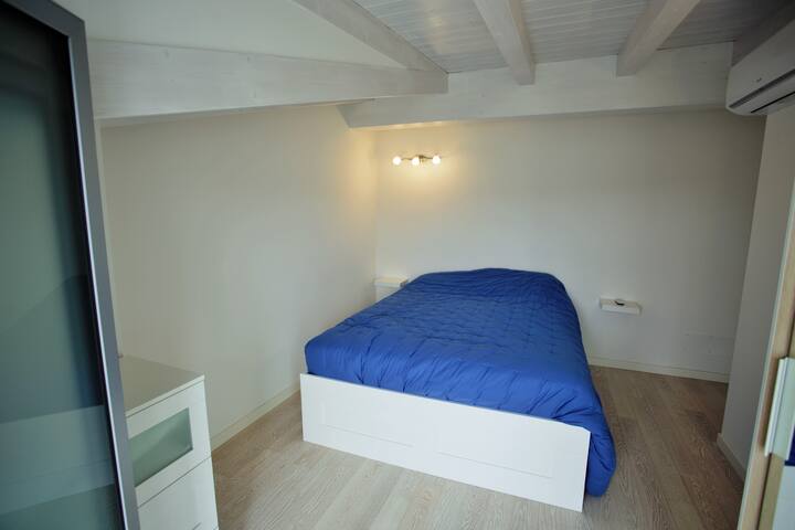 Втората двокреветна соба, слика од тераса / Втората двокреветна соба со поглед на терасата