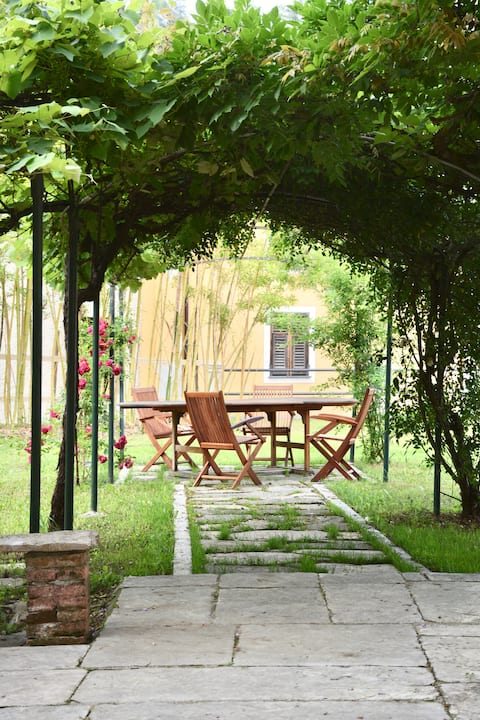 400sqm garden+bbq/ponds for swim/20min of thebeach