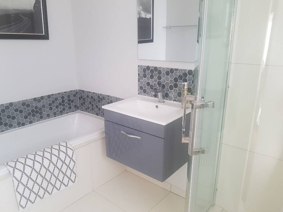 Full bathroom with extractor and heater.