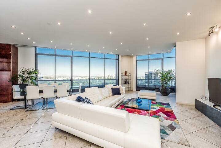 Exclusive Stays – Gallery Penthouse gallery image 3