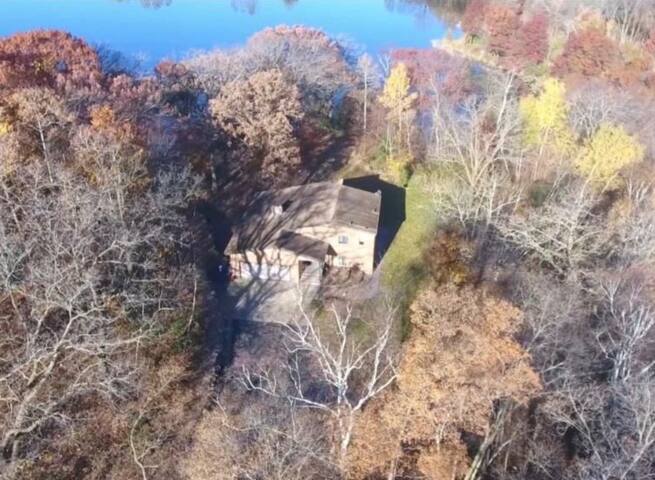 22 Oaks Spacious, secluded Lake House gallery image 4