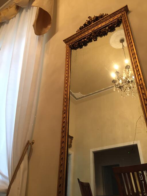 Specchio della sala da pranzo