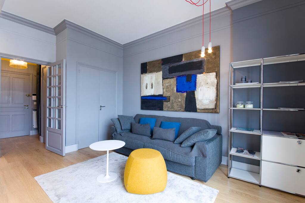 Le canapé se déplie pour proposer un véritable couchage, avec un matelas deux places très confortable.
