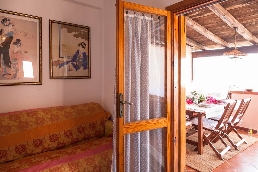 zona living e accesso terrazza a livello