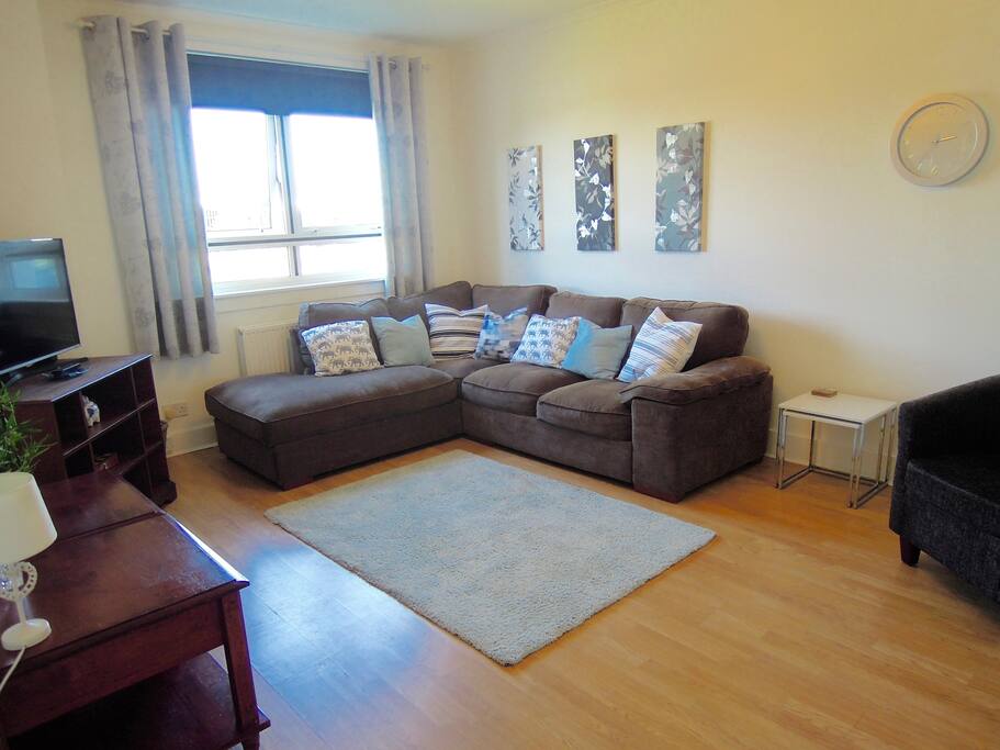 Spacious lounge