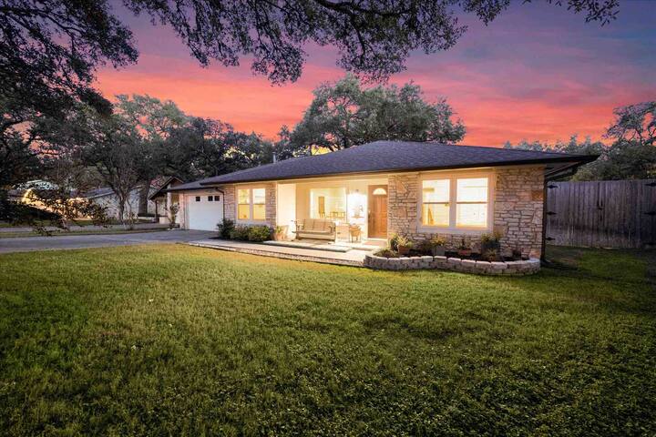 TheHideawayVaca – South Austin:Backyard Pool Oasis gallery image 2