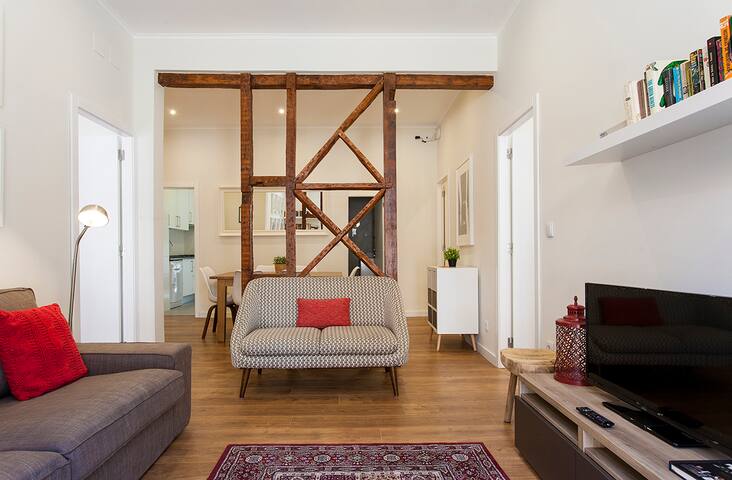 Central Downtown 4E up to 13guests by Central Hill gallery image 4