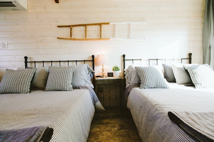 Les matelas et oreillers en mousse à mémoire de forme donnent l'impression que vous dormez sur un nuage !