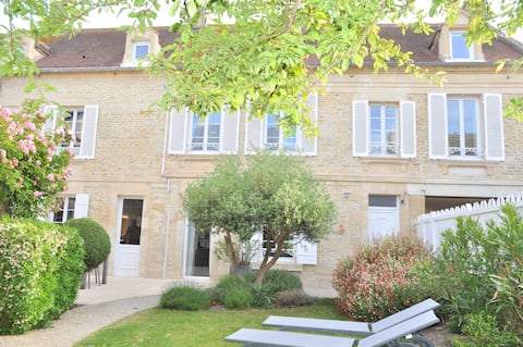 Large house with character 100 m from the sea