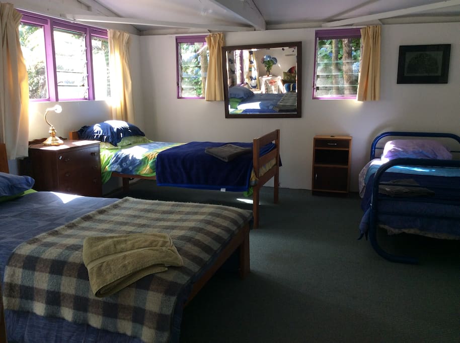 Backpacker 3-bed room
