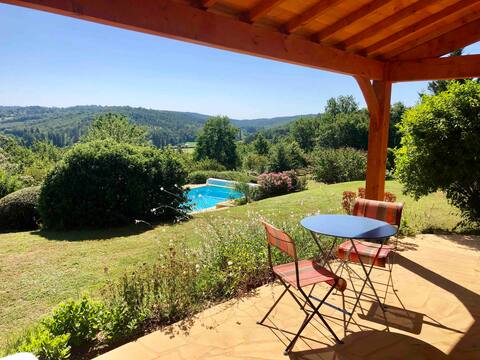 Guest Cottage. Beautiful views. Heated Pool.