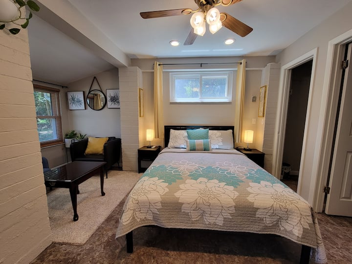 Charming in-law suite - 3 miles to UF/downtown