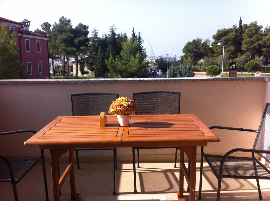 Popular Sunny South West Facing Balcony