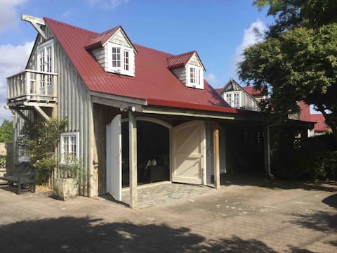 Red Roof Barn - Coach House Studio