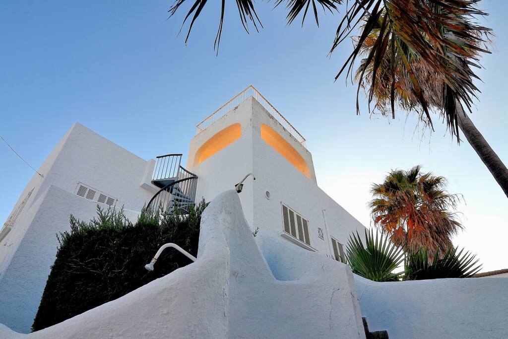 Fachada des de calle Franciscus