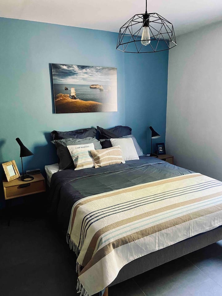 เครื่องนอนในห้อง "พนักงานโรงแรม" ขนาด 160 ซม. ห้อง 2