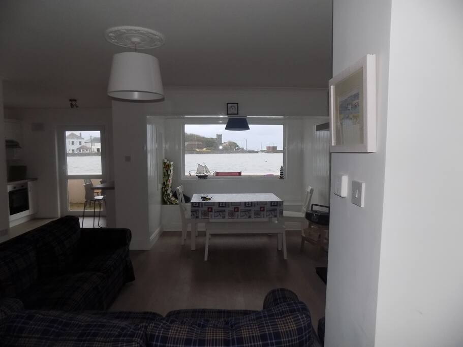 LIVING ROOM AND DINING AREA WITH THE SEA BEHIND