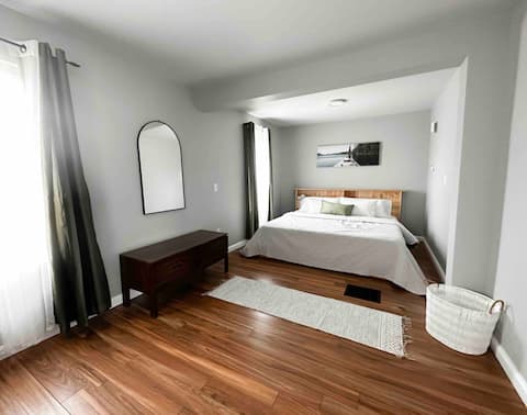 Cozy Corner: 3 Bedroom Home, Townside Truro