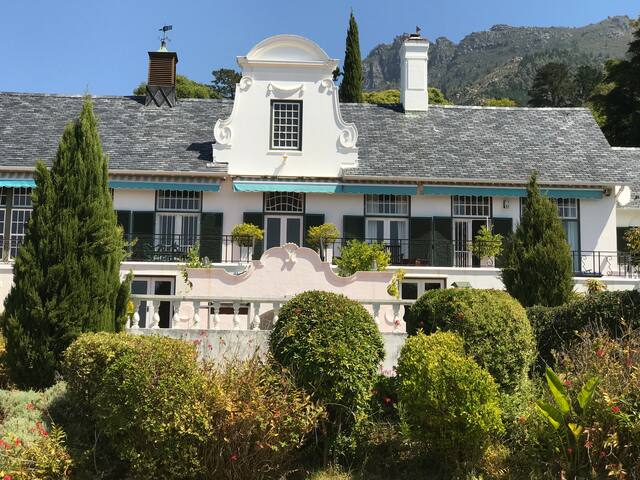 Wittenham Court, Upper Constantia gallery image 4