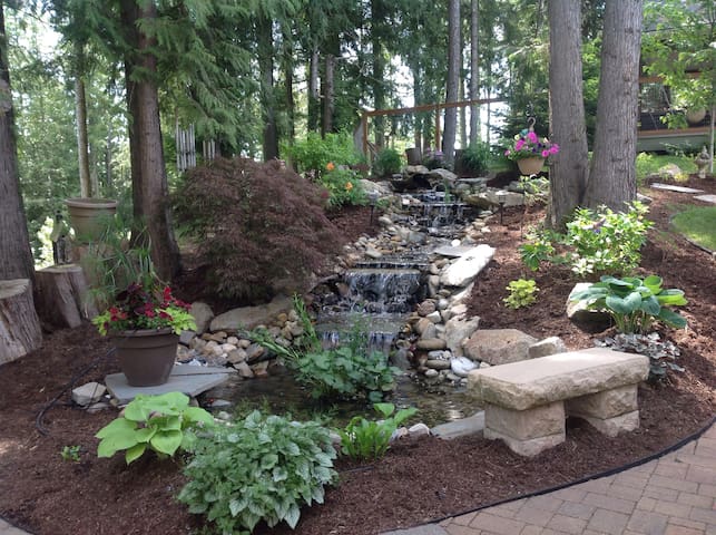 Burns Court Oasis