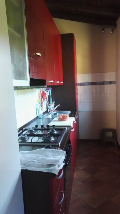 Cucina separata con finestra