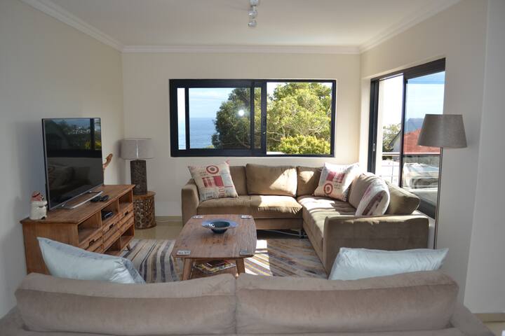 Luxury 2 bed duplex with sea view in Camps Bay gallery image 3