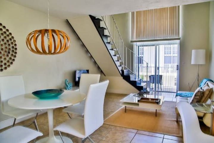 1 Bedroom Loft at Key Biscayne(3)☃