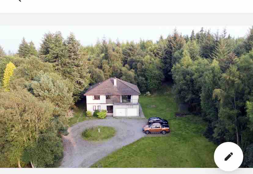 Simple Twin en-suite rural area edge of Inverness - River Moriston