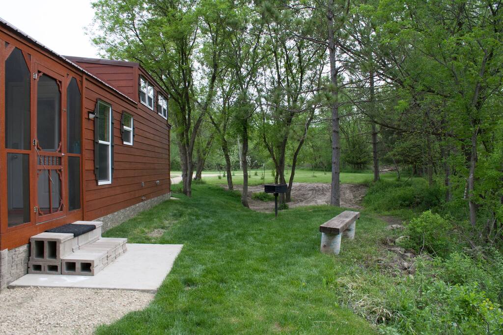 East side of cabin, showing steps to entrance.