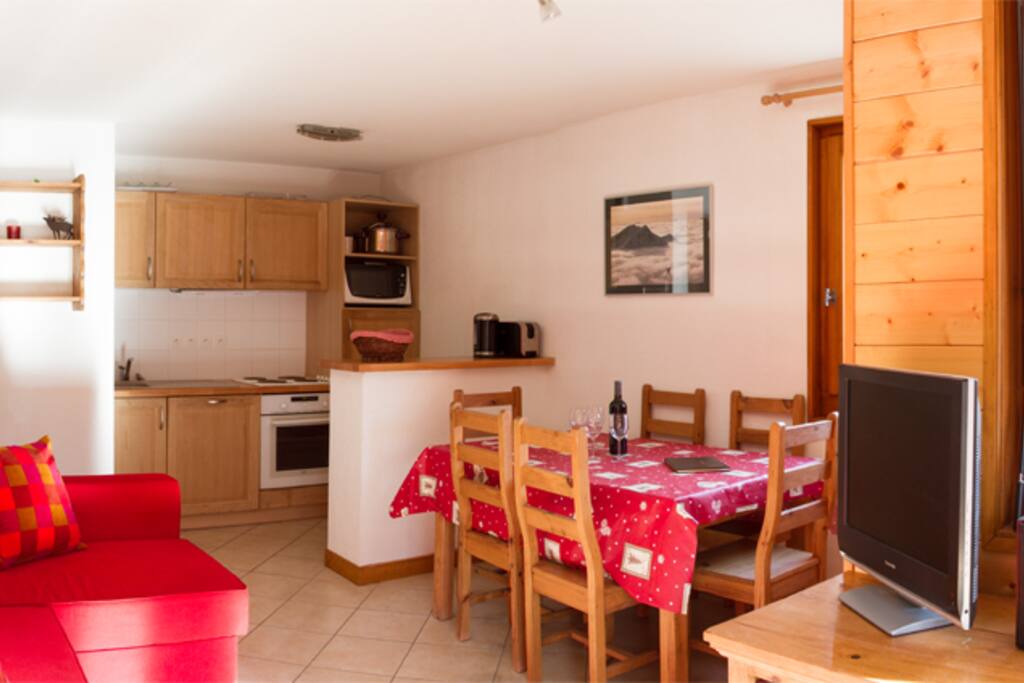 Slalom 13 Living Area