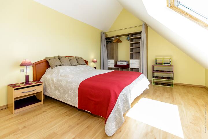 ห้องนอนพร้อมเตียง 160