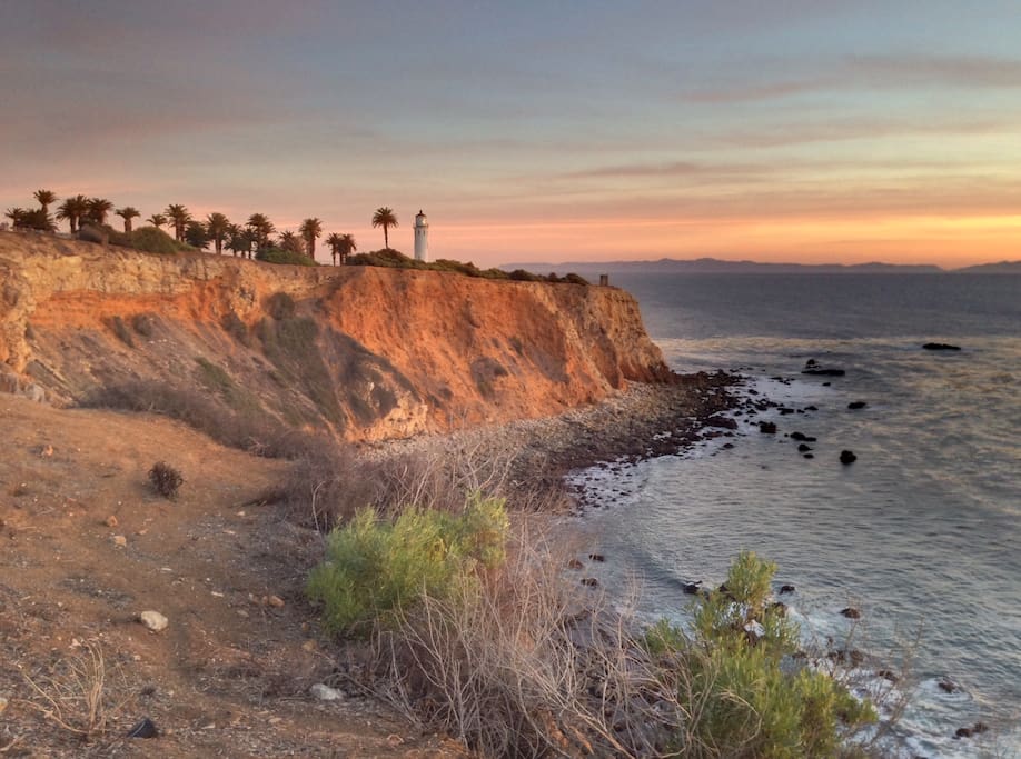 Notice ocean views as arrive to studio. A 10 minute walk to cliffs/Terranea Resort/Wayfarers Chapel or gorgeous views with ocean below. There are sandy and rocky beaches plus tide pools to explore.